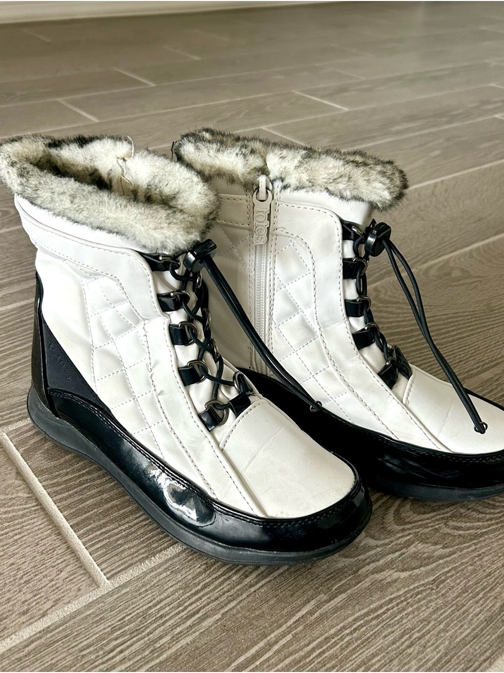 Totes White and Black Quilted Winter/Rain Lace-Up Boots with Faux Fur